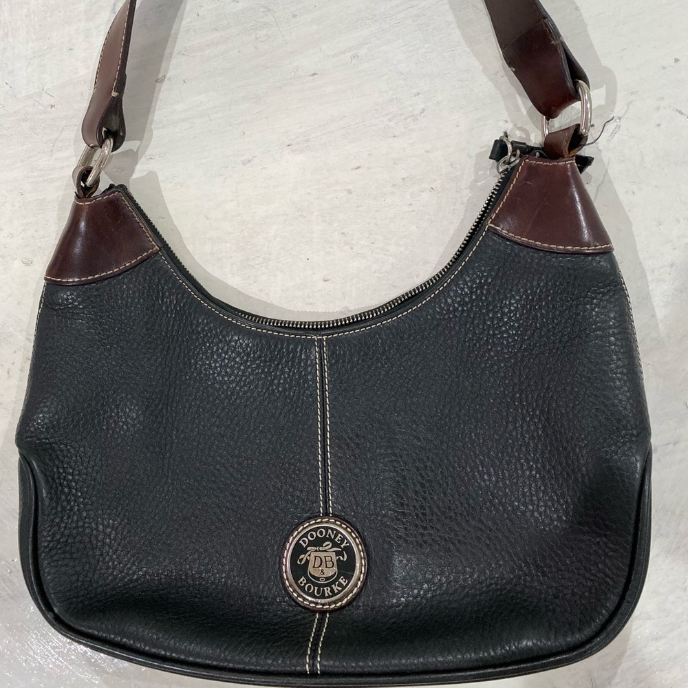 Dooney & Bourke medium sized shoulder bag